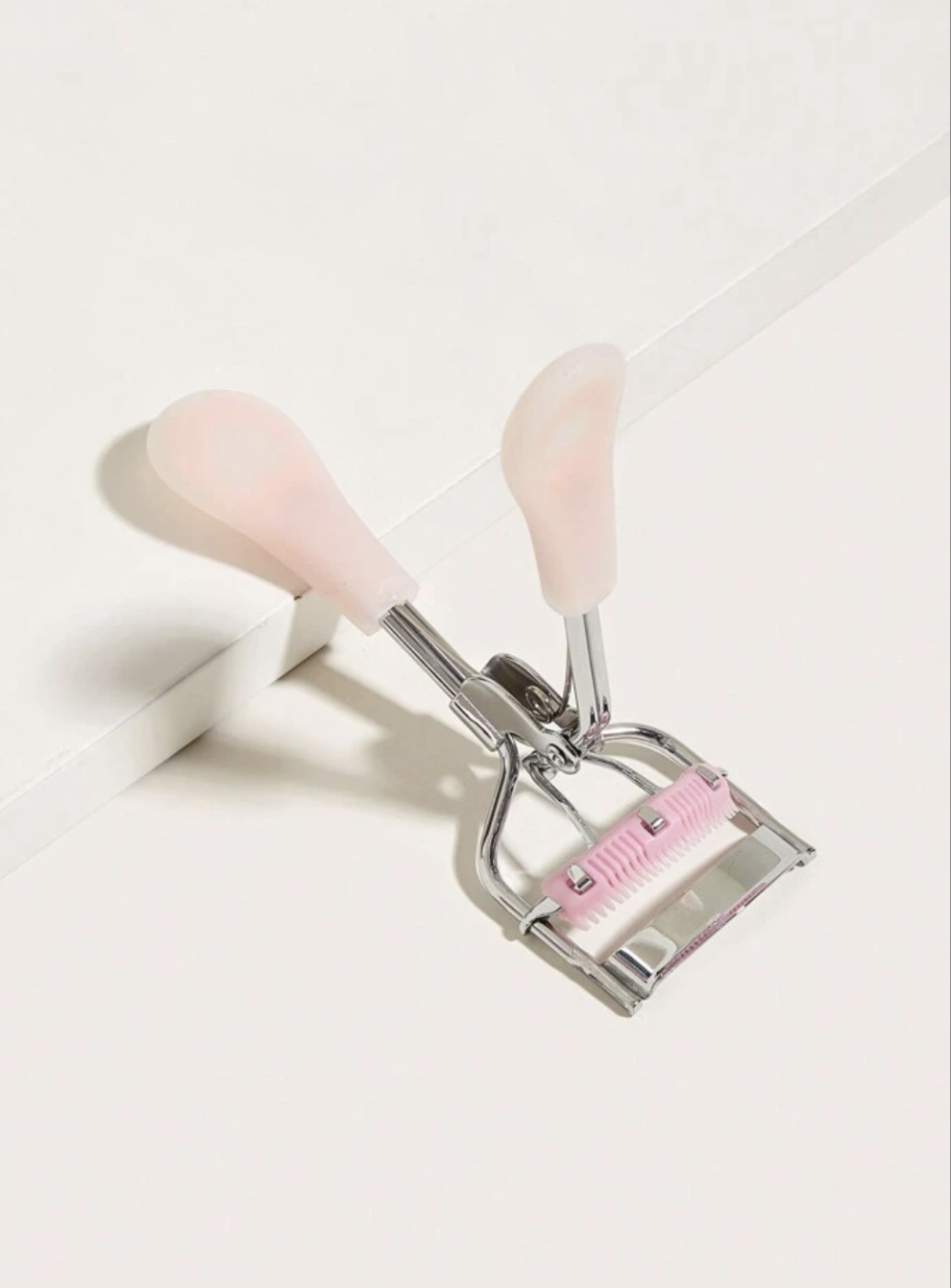 Eye lash curlers